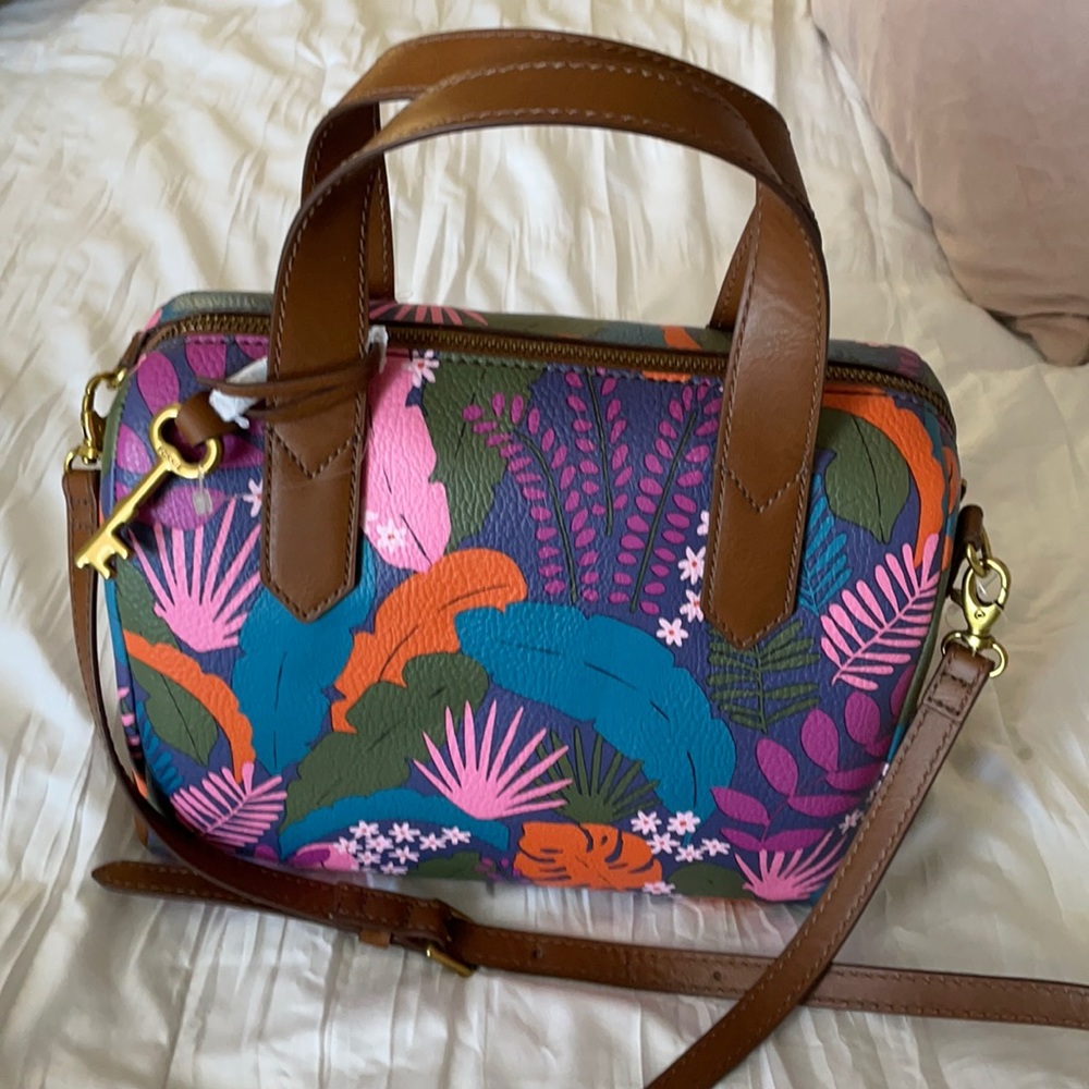 SOLD LOCALLY NWT Fossil bag